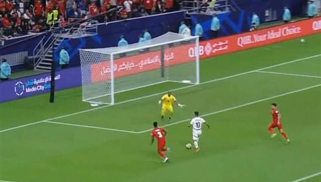 محمد شريف يهدر هدف محقق لمصر امام الاردن