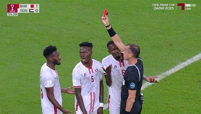 طرد محمد ارنق في مباراة البحرين والسودان بكأس العرب