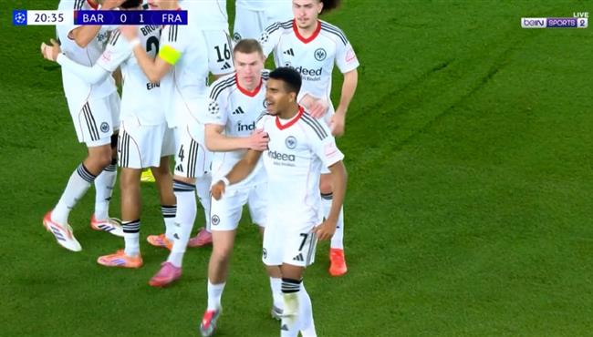 هدف اينتراخت فرانكفورت الاول في مرمي برشلونة في دوري ابطال اوروبا