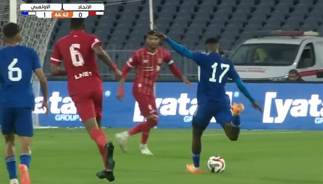 قذيفه مدوية هدف عالمي في مباراة الاتحاد الليبي والاولمبي