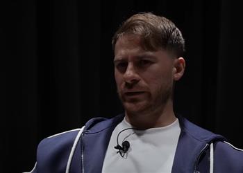 صلاح يضحك وكلوب يرحل ماك أليستر يكشف كواليس إعلان الخبر الصادم في ليفربول