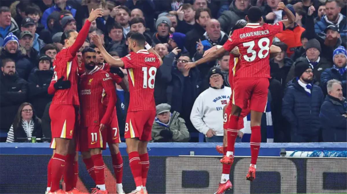 فيديو | أسيست محمد صلاح.. ماك أليستر يسجل هدف تعادل ليفربول أمام إيفرتون