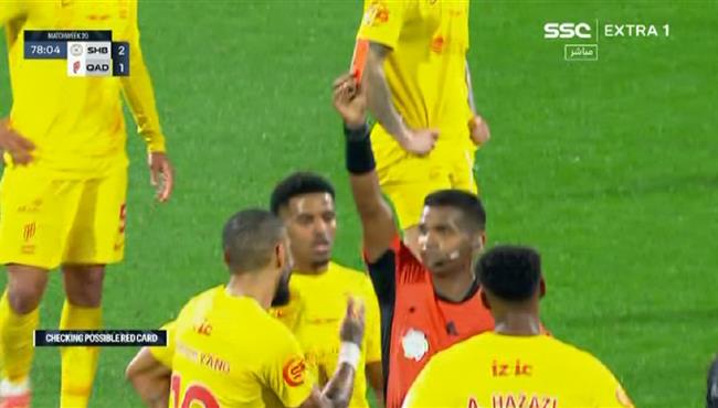 طرد أوباميانج في مباراة الشباب والقادسية بالدوري السعودي
