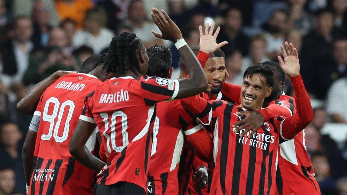 ميلان يفتح الباب أمام رحيل هدف برشلونة في الصيف