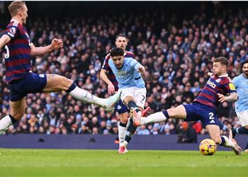 عمر مرموش يمنح إيدرسون رقم ا تاريخي ا في الدوري الإنجليزي