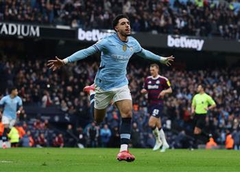 صحف إنجلترا بعد هاتريك عمر مرموش أمام نيوكاسل مزق المنافس في 14 دقيقة