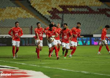 فيديو الأهلي يكتسح الإسماعيلي برباعية نظيفة ويتصدر الدوري المصري