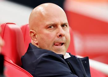 سلوت يوضح سبب استبدال كوناتي ويثير الشكوك بشأن جاهزية مهاجمه أمام أستون فيلا