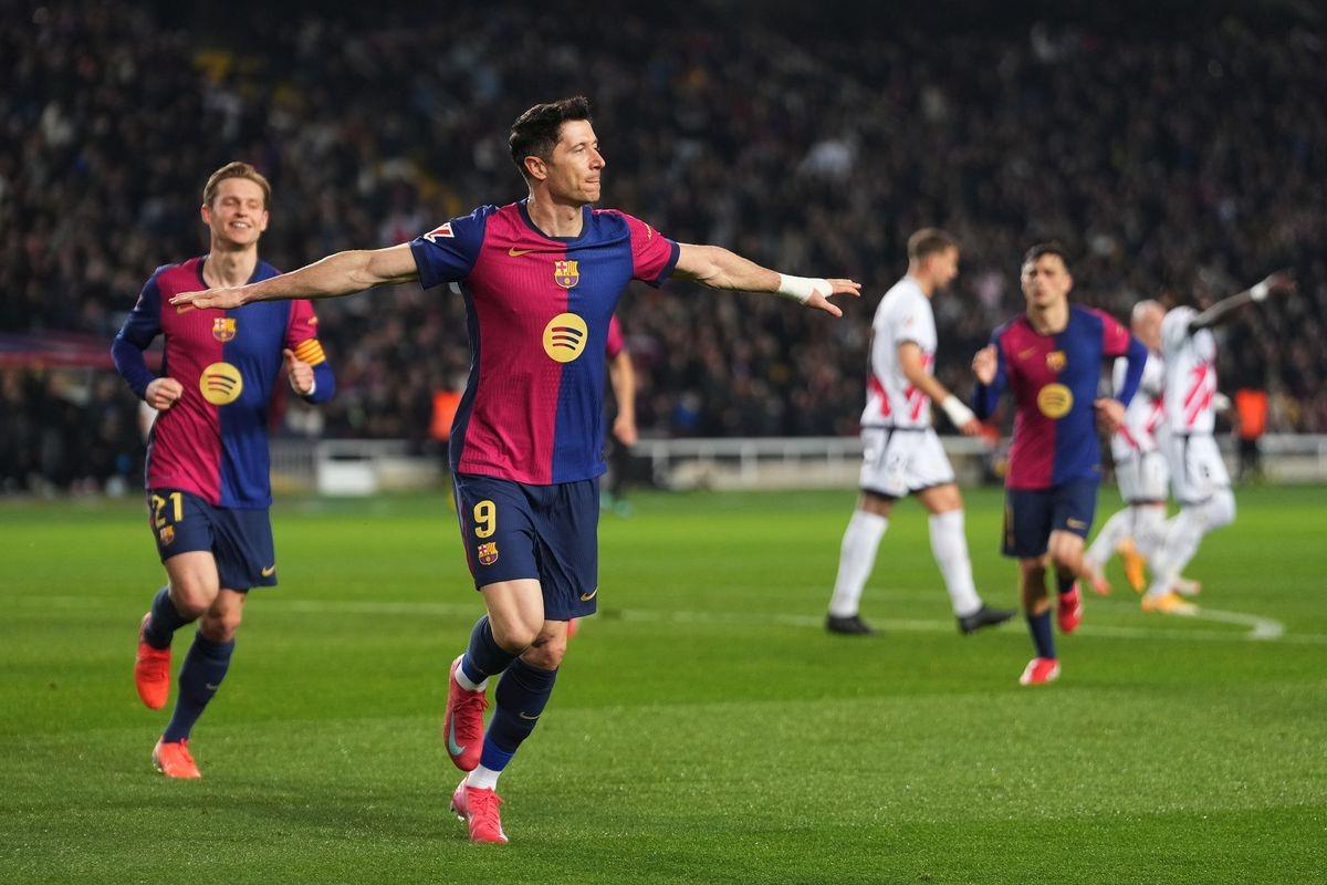 فيديو | برشلونة يستغل هدايا مدريد ويتصدر الدوري الإسباني بفوز صعب على رايو فاليكانو