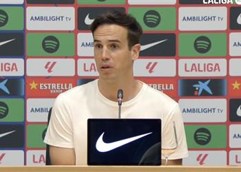 بتصريح غريب مدرب رايو فاليكانو يعلق على الجدل التحكيمي في مباراة برشلونة