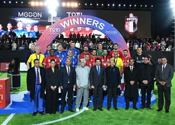 وزير الرياضة يشهد المباراة الاستعراضية لأساطير كرة القدم العالمية والمصرية