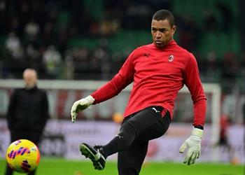 بحضور ديدا ميلان يحتفل بكأس السوبر الإيطالي في القاهرة