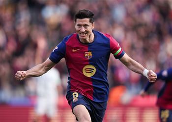 فيديو ليفاندوفسكي يسجل هدف برشلونة الأول أمام ألافيس