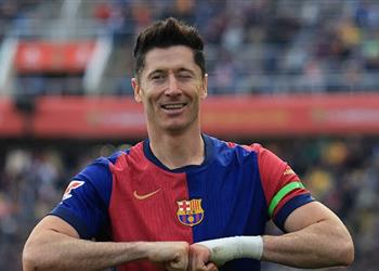 فيديو بأقدام ليفاندوفسكي برشلونة يخطف فوز ا صعب ا من ألافيس في الدوري الإسباني