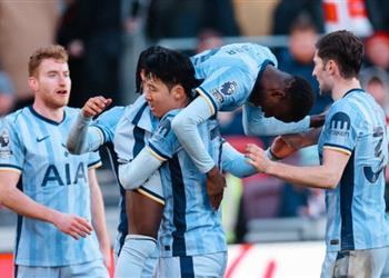 فيديو توتنهام يكسر نتائجه السلبية بثنائية أمام برينتفورد ويصعد للمركز 14 بـ الدوري الإنجليزي