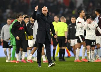 سلوت بعد تعادل ليفربول مع أستون فيلا شخص واحد محبط في غرفة الملابس