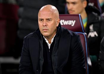 ديلي ميل سلوت يرد على اتهام الاتحاد الإنجليزي بسوء سلوكه أمام إيفرتون