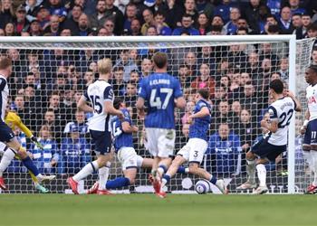 بمشاركة سام مرسي فيديو توتنهام يواصل صحوته برباعية أمام إيبسويتش تاون في الدوري الإنجليزي