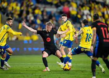 فيديو بأقدام البدلاء ووسط إثارة تحكيمية جديدة برشلونة يستعيد صدارة الدوري الإسباني بثنائية أمام لاس بالماس