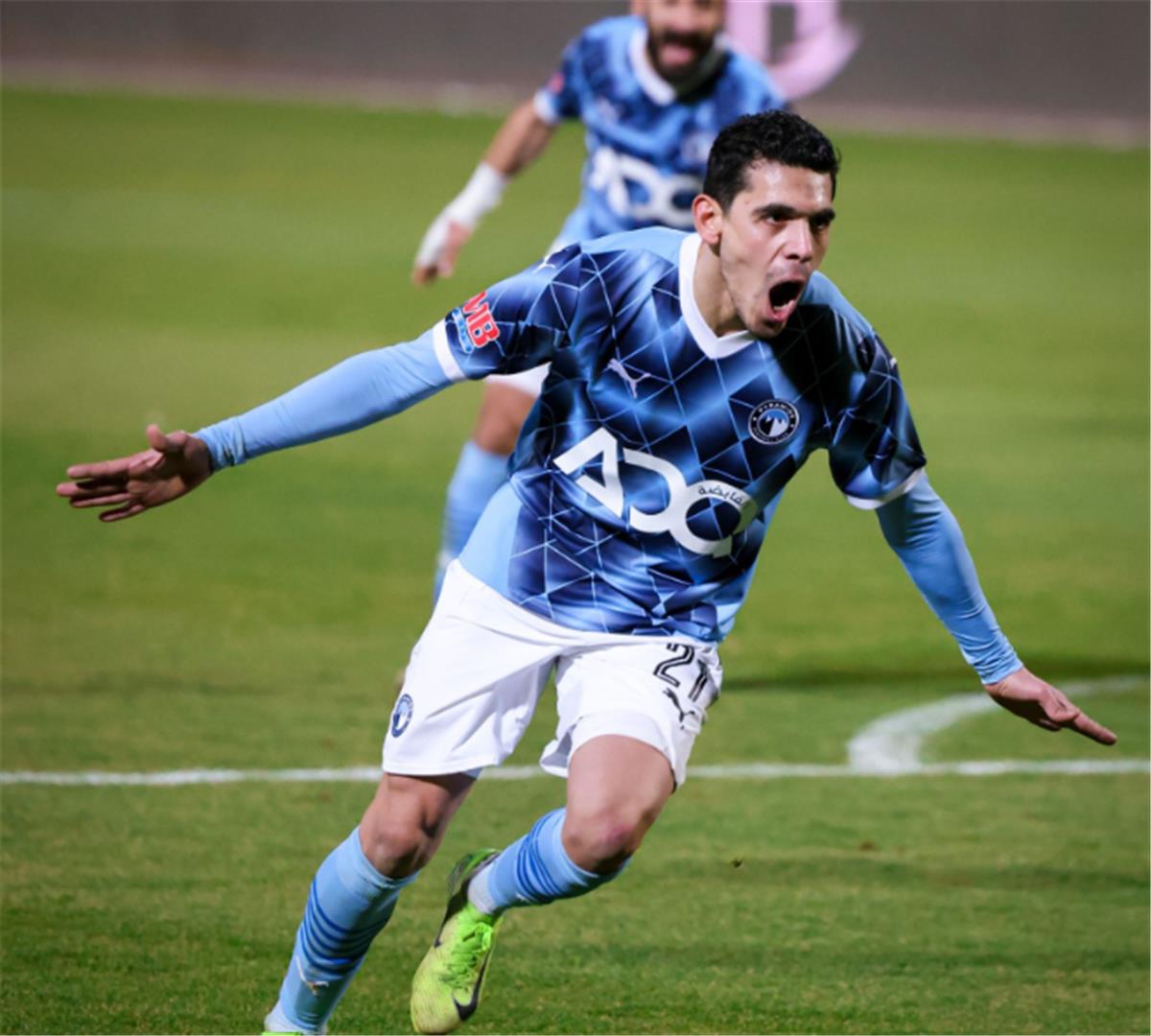 فيديو | محمد حمدي يسجل هدف بيراميدز الثاني أمام طلائع الجيش - بطولات