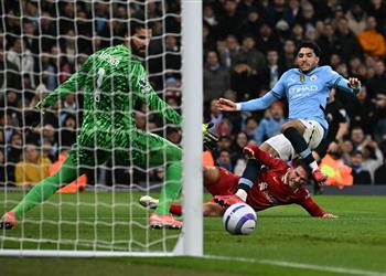 ردود أفعال جماهير مانشستر سيتي على أداء عمر مرموش أمام ليفربول يأكلون شبابه وجوارديولا فقد عقله