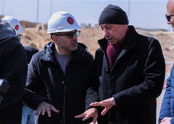 صور الخطيب يتفقد سير العمل في موقع استاد الأهلي الجديد