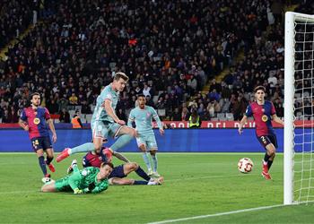 فيديو في الوقت القاتل سورلوث يسجل هدف تعادل أتلتيكو مدريد أمام برشلونة