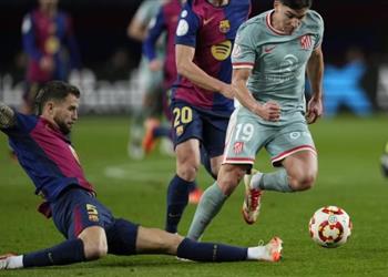 مارتينيز ينتقد أداء برشلونة بعد التعادل مع أتلتيكو مدريد في كأس ملك إسبانيا