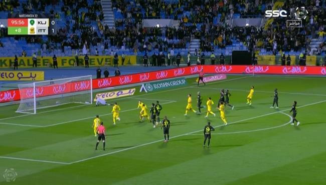 محمد شريف يتسبب في ركلة جزاء امام الاتحاد تسجل هدف تعادل في الوقت القاتل