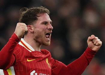 ماك أليستر لدينا فرصة للتتويج بالألقاب هذا العام وسعيد بتمريرة محمد صلاح