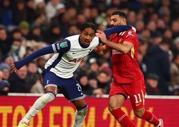 أثق في قدرتي على إيقافه مدافع توتنهام يتحدى محمد صلاح قبل مباراة ليفربول