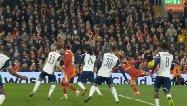 محمد صلاح كاد ان يسجل هدف عالمي علي الطاير امام توتنهام