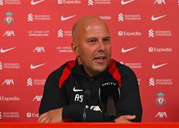 سلوت يؤكد غياب لاعب ليفربول لمدة شهر ويثير الشكوك حول موعد عودة أرنولد