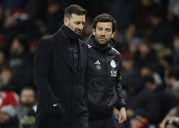 ساخر ا من مصطلح فيرجسون الشهير فان نيستلروي ينفجر غضب ا بعد فوز مانشستر يونايتد القاتل على ليستر سيتي