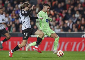 سبورت فيران توريس رفض عرض ا سعودي ا ضخم ا للرحيل عن برشلونة في يناير