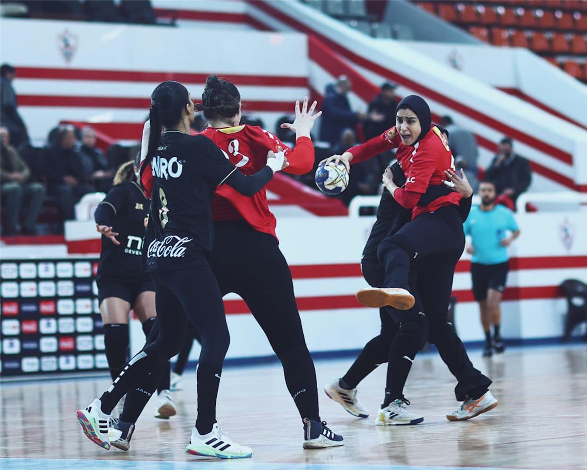 الصالح سبورت : الأهلي يفوز على الزمالك في ثاني جولات مرحلة التتويج بدوري سيدات اليد