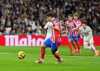 فيديو الديربي يشتعل ألفاريز يسجل هدف أتلتيكو مدريد الأول أمام ريال مدريد