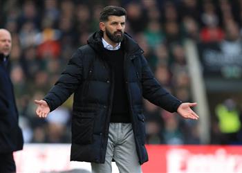 عاجز عن الكلام رغم فصاحتي مدرب بليموث يعلق على الإطاحة بـ ليفربول من كأس الاتحاد