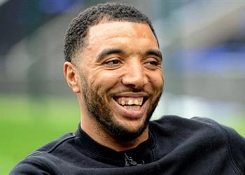 ديني يكشف موقف لاعبي ليفربول من تصريحاته ضد محمد صلاح ويقارنه مع سواريز