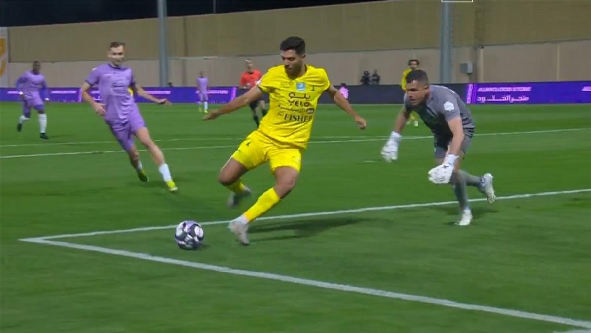 فيديو | محمد شريف يسجل هدف الخليج الأول أمام الخلود في الدوري السعودي