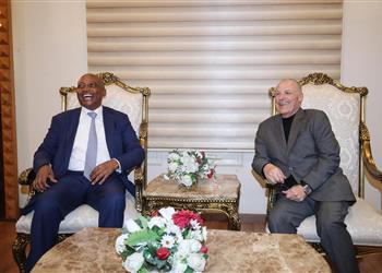 صور أبو ريدة يقترب من الاحتفاظ بمقعده في فيفا بدعم قوي من كاف