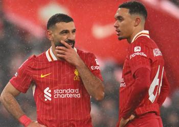 فيديو محمد صلاح يثير الجدل بتصرفه الصدامي مع أرنولد قبل مباراة ليفربول وباريس سان جيرمان