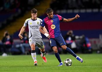 فيديو تسديدة صاروخية لامين يامال يسجل هدف برشلونة الثاني أمام بنفيكا