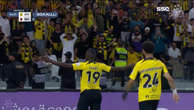 هدف موسي ديابي في مرمي الرياض بالدوري السعودي