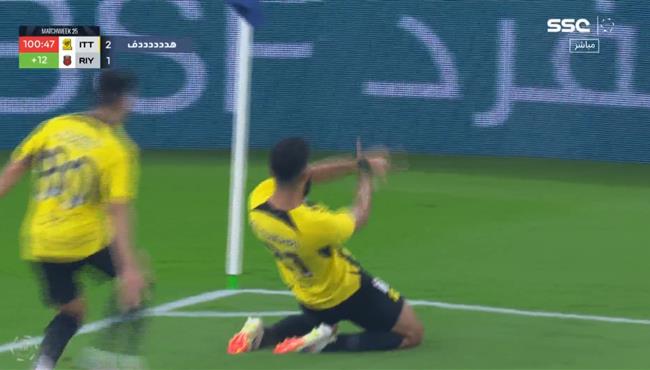 هدف فوز الاتحاد القاتل علي الرياض 2 1 الدوري السعودي