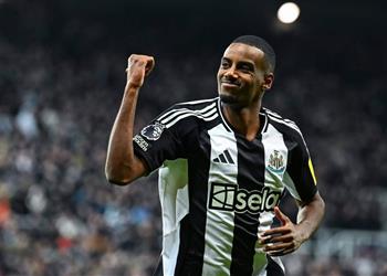 إيزاك يراوغ بشأن مستقبله بعد ارتباطه بـ ليفربول ويؤكد لا أخاف من فان دايك