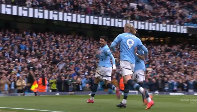 هدف هالاند في مرمي برايتون من ركلة جزاء تسبب فيها عمر مرموش