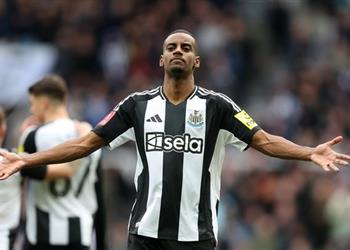 تشكيل نيوكاسل أمام ليفربول في نهائي كأس كاراباو إيزاك يقود الهجوم