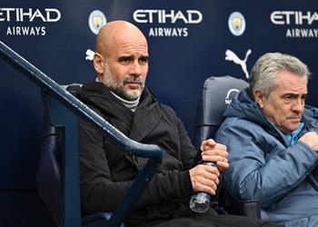 جوارديولا ينفعل غضب ا بسبب التحكيم أمام برايتون لاعبنا كاد يتعرض لكسر في الساق