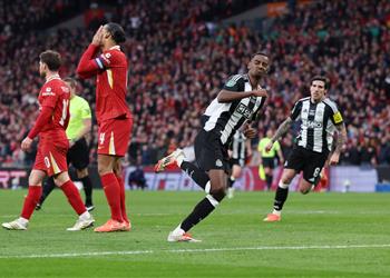 إيزاك يسجل هدف نيوكاسل الثاني أمام ليفربول في نهائي كأس كاراباو فيديو